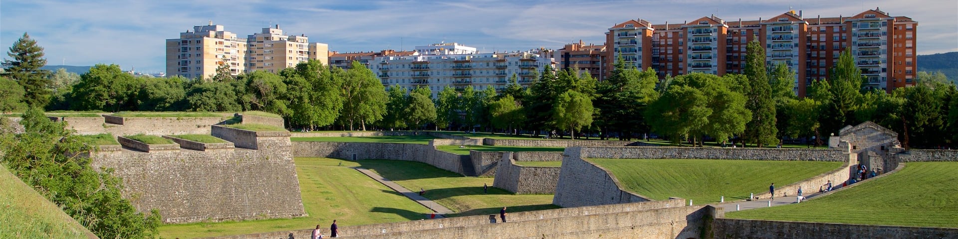 Ciudadela which includes a city, heritage elements and a garden