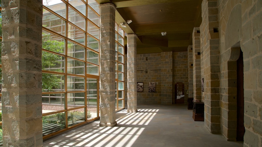 Archivo Real y General de Navarra showing interior views