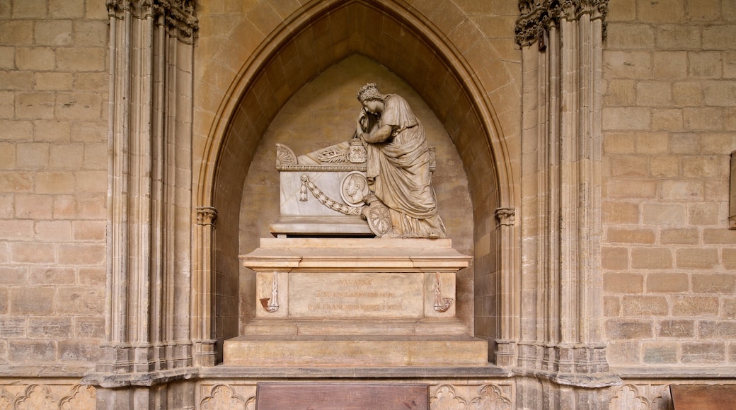 Pamplona Cathedral which includes religious aspects, interior views and heritage elements