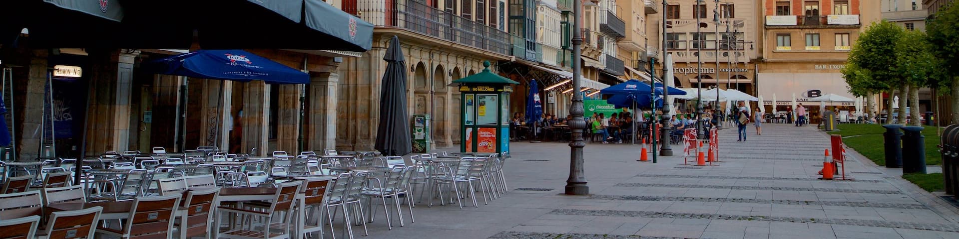 Plaza del Castillo que incluye una ciudad
