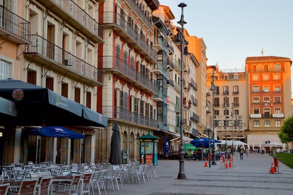 Plaza del Castillo som inkluderar en stad
