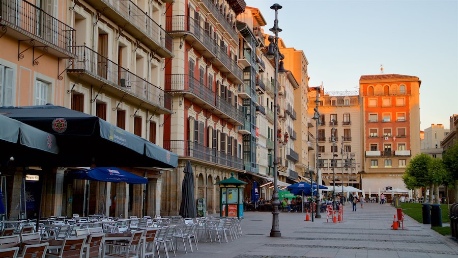 Plaza del Castillo das einen Stadt