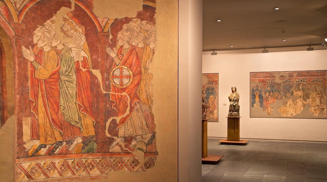 Museo de Navarra que incluye arte, aspectos religiosos y elementos del patrimonio