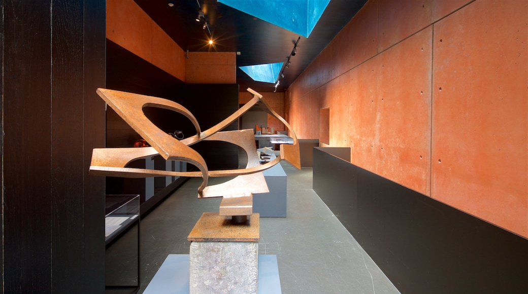 Fundación Museo Jorge Oteiza que incluye arte y vistas interiores