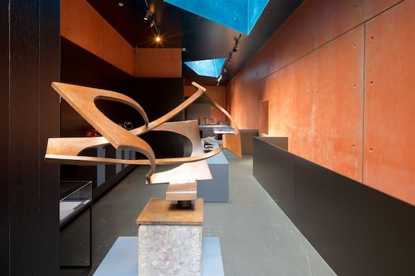 Jorge Oteiza Museum showing art and interior views