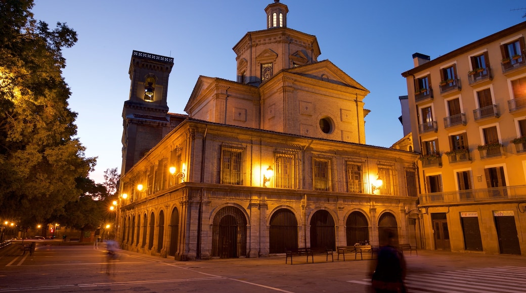 Parroquia de San Lorenzo caratteristiche di paesaggio notturno e architettura d\'epoca