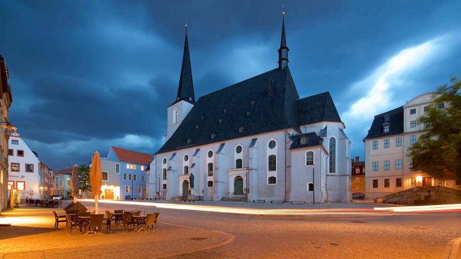 Stadtkirche St Peter und Paul que incluye escenas de noche y una iglesia o catedral