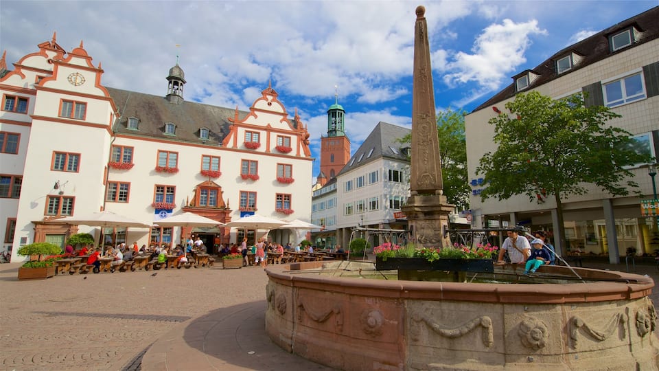 Darmstadt mettant en vedette square ou place et fontaine