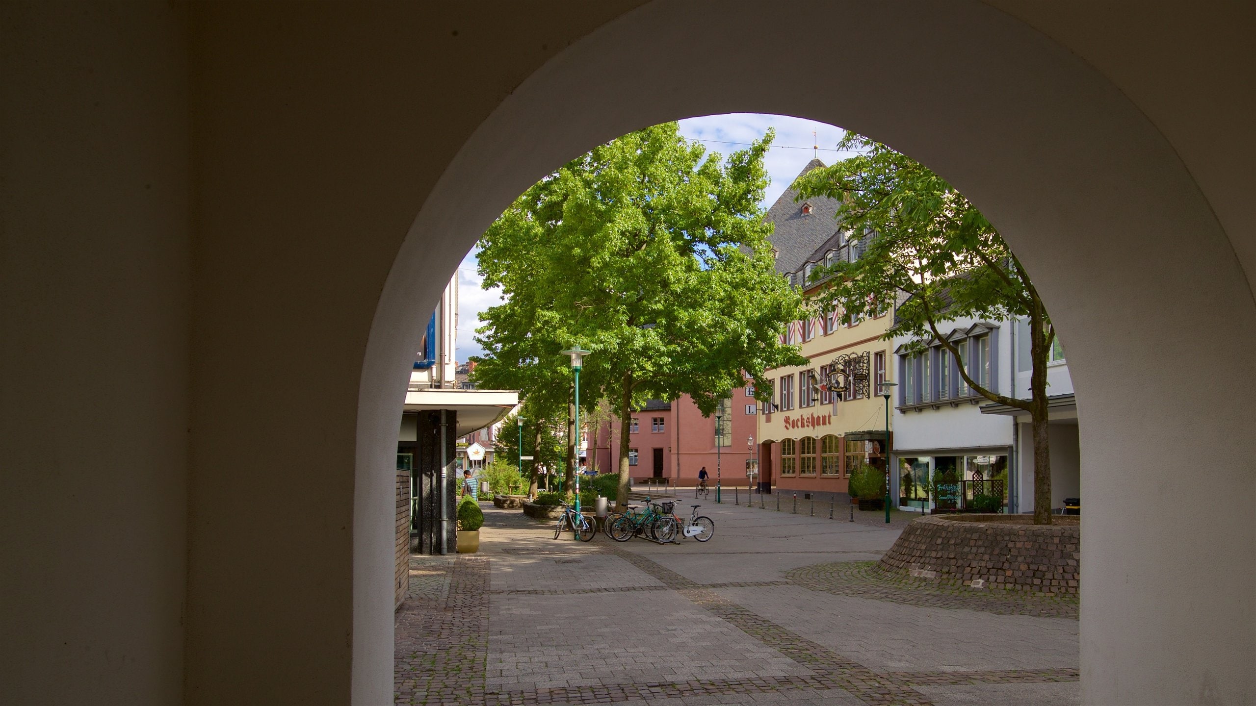 Darmstadt que incluye vistas interiores