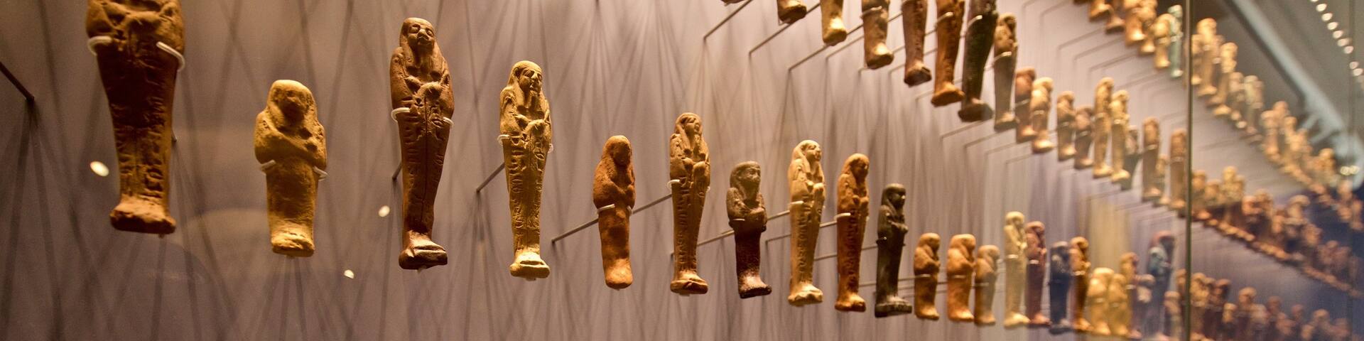 Hessisches Landesmuseum featuring interior views