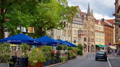 Eisenach mettant en vedette fleurs et patrimoine historique