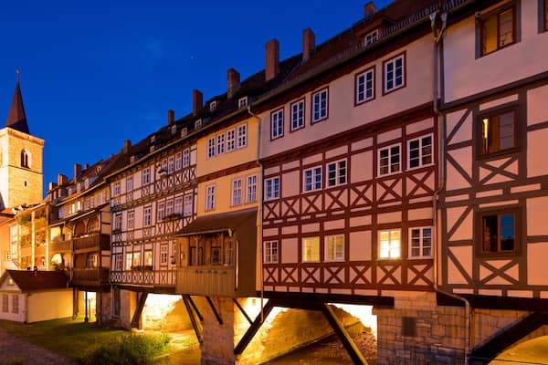 Krämerbrücke das einen Geschichtliches und bei Nacht