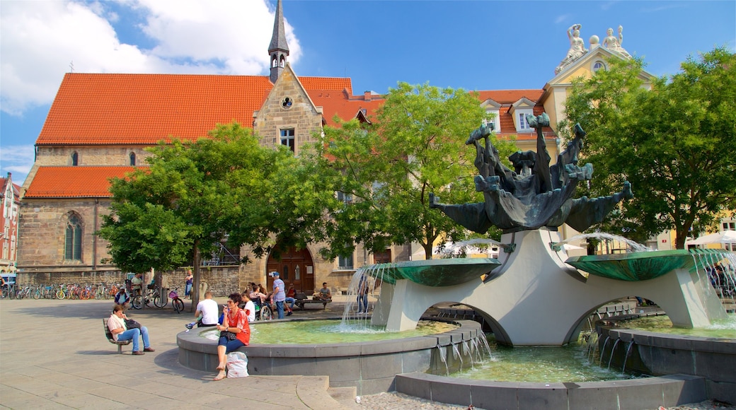 Erfurt showing a fountain, street scenes and heritage architecture