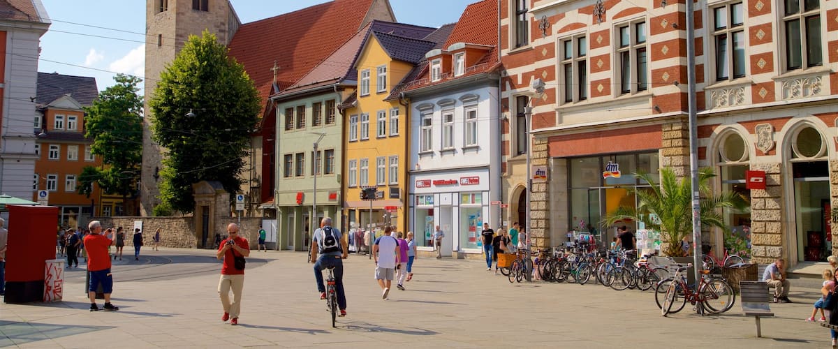 Erfurt showing street scenes, heritage elements and a square or plaza