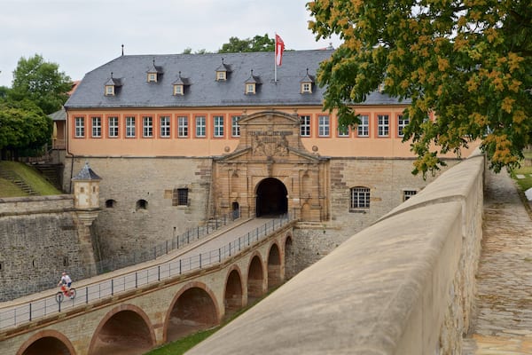 Zitadelle Petersberg das einen historische Architektur und Brücke