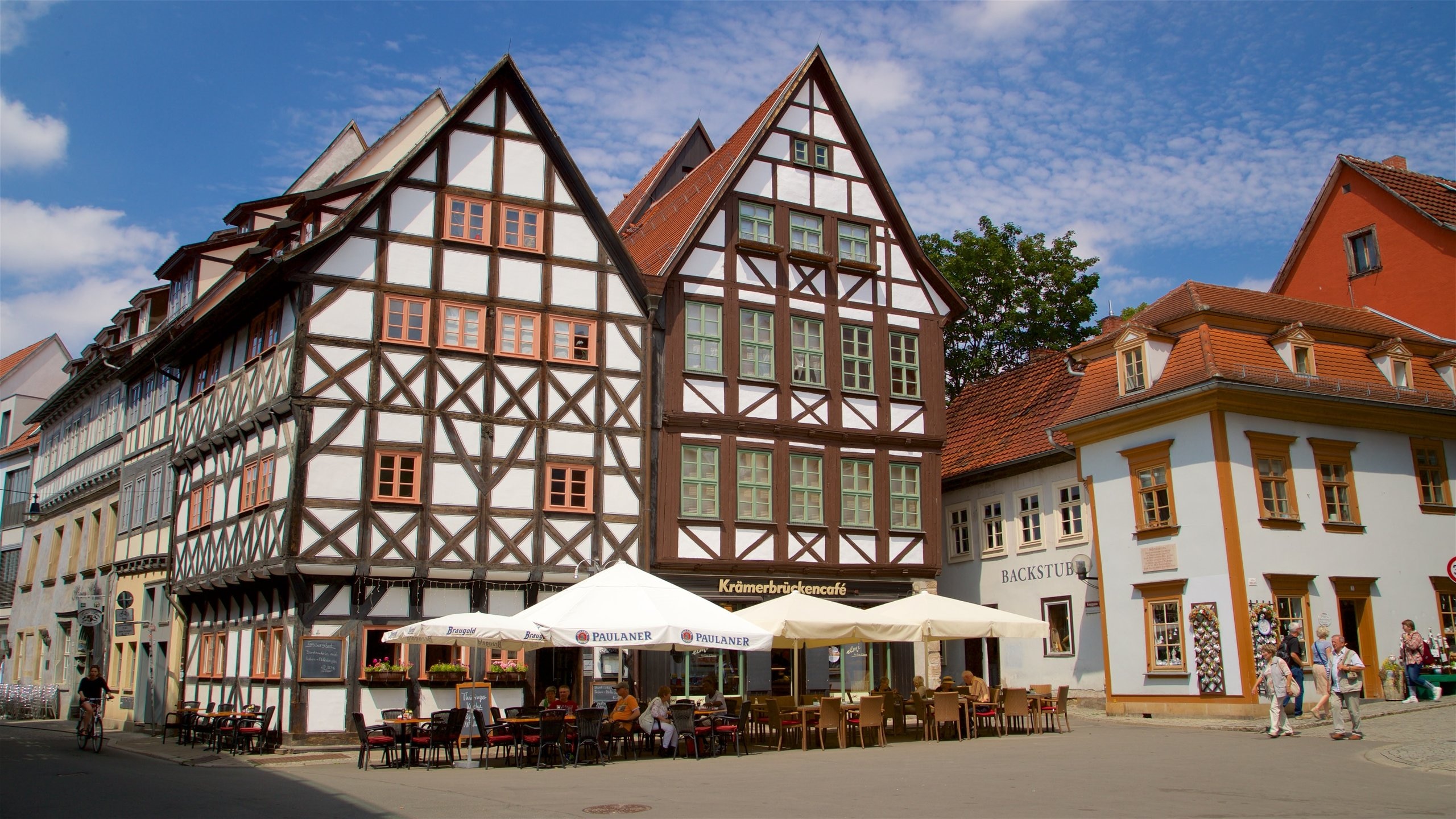 Erfurt mostrando elementos del patrimonio y escenas urbanas y también un pequeño grupo de personas