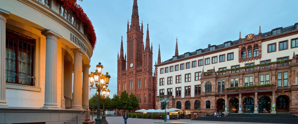 Marktbrunnen que incluye una iglesia o catedral, elementos del patrimonio y patrimonio de arquitectura