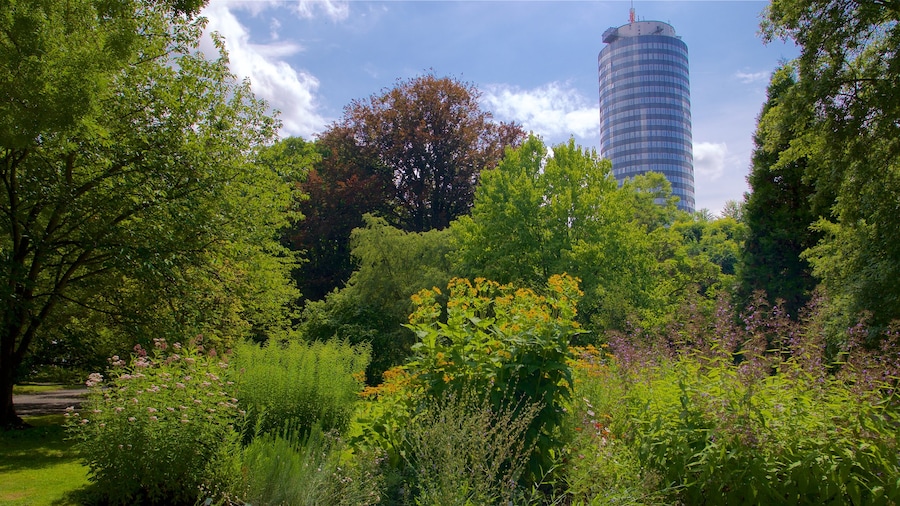 Botanischer Garten som omfatter en park og en høj bygning