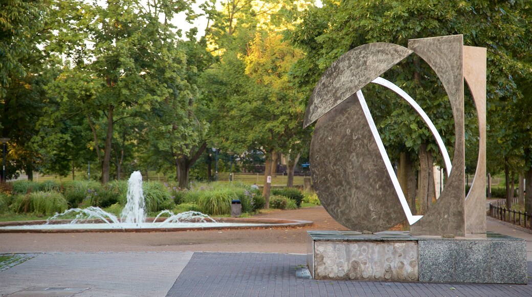 Offenbach am Main showing a fountain, a garden and outdoor art
