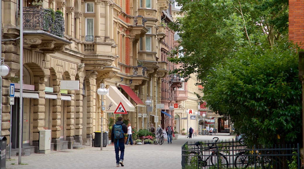 Eltville am Rhein mostrando escenas cotidianas, una ciudad y elementos patrimoniales