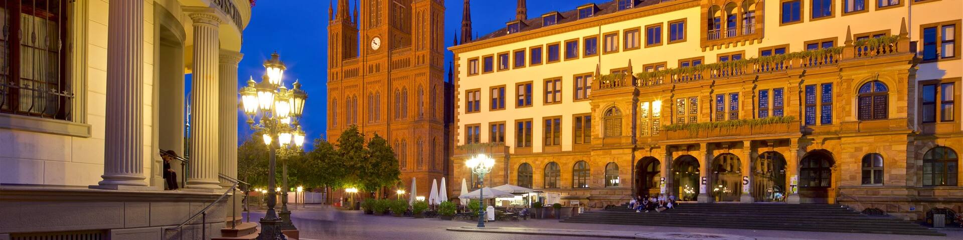 Marktbrunnen which includes heritage architecture, a church or cathedral and heritage elements