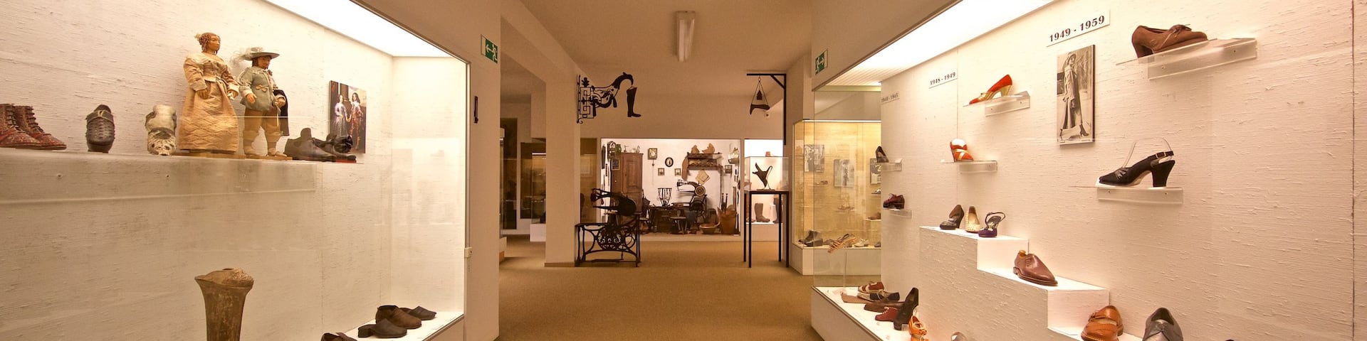 Deutsches Ledermuseum mit einem Geschichtliches und Innenansichten