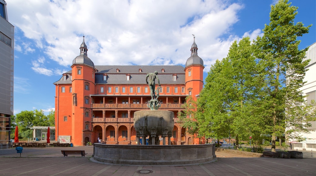 Buesing Palais showing a statue or sculpture, heritage architecture and a fountain