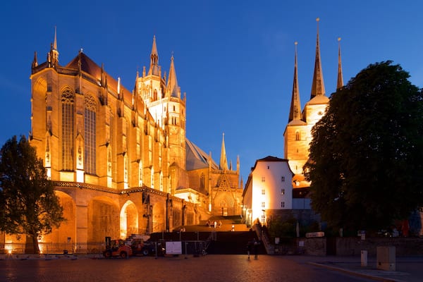 Dom Erfurt mit einem bei Nacht, Kirche oder Kathedrale und historische Architektur