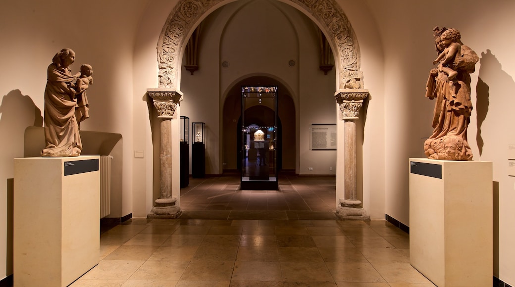 Hessisches Landesmuseum showing interior views