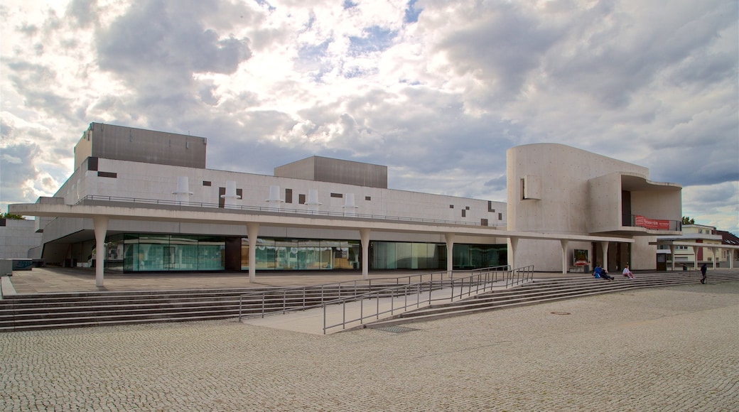 Staatstheater Darmstadt welches beinhaltet moderne Architektur