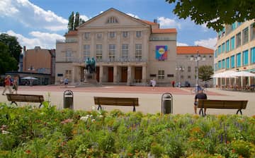 ゲーテとシラーの像 ヴァイマール旅行 エクスペディア ゲーテとシラーの像 ヴァイマール旅行 エクスペディア