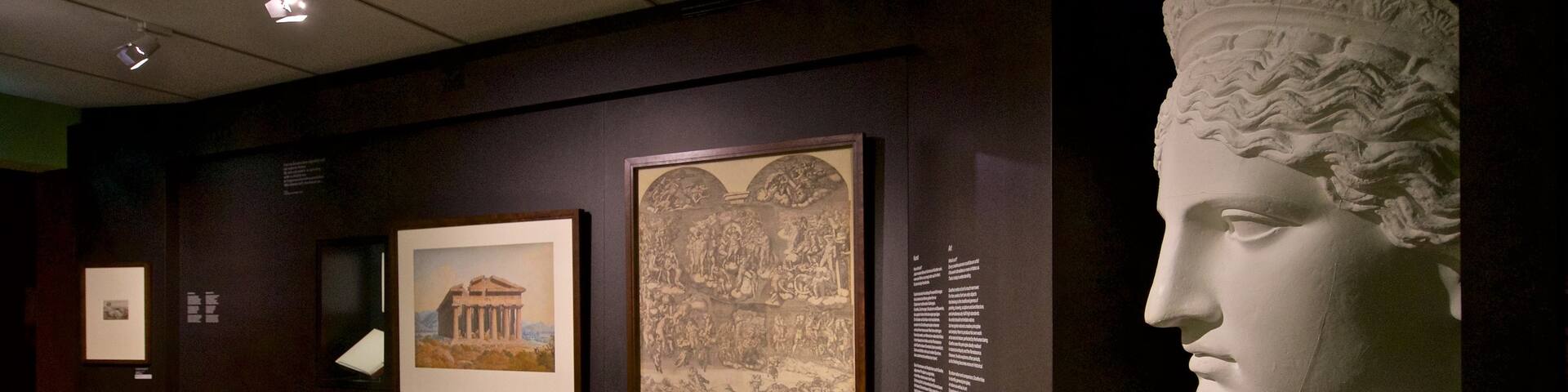 Goethe National Museum featuring art and interior views