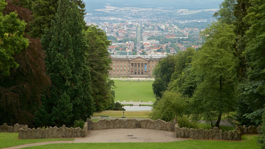 Bergpark Wilhelmshoehe que incluye una ciudad, arquitectura patrimonial y un parque
