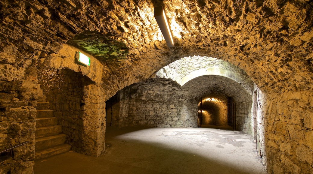 Burg Sparrenberg bevat interieur en historisch erfgoed