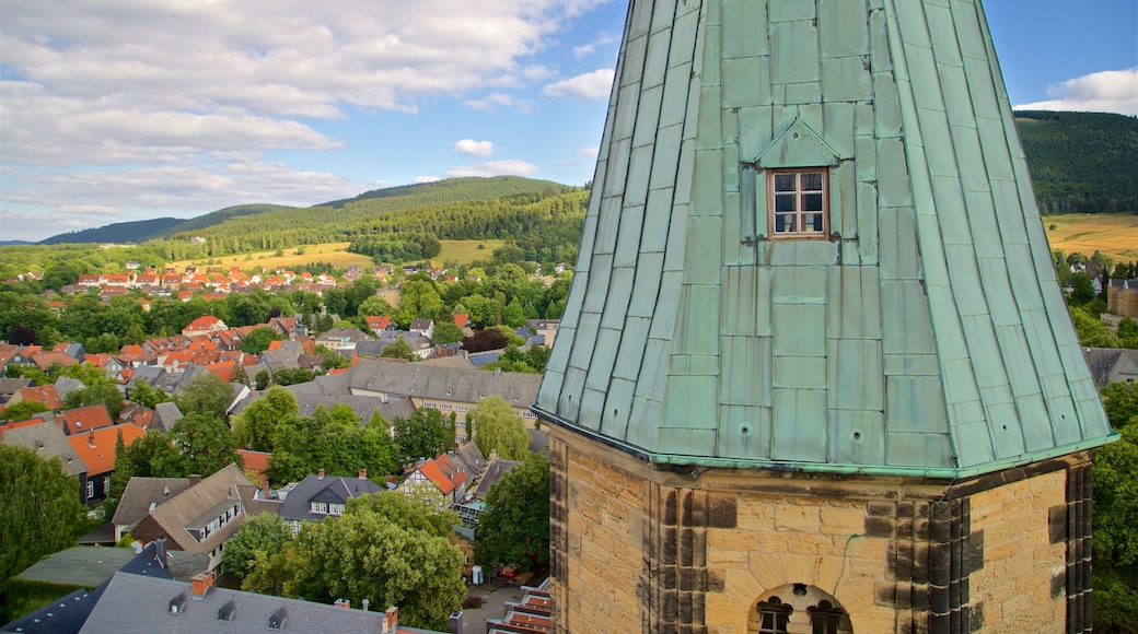 Market Church which includes a city, heritage architecture and tranquil scenes