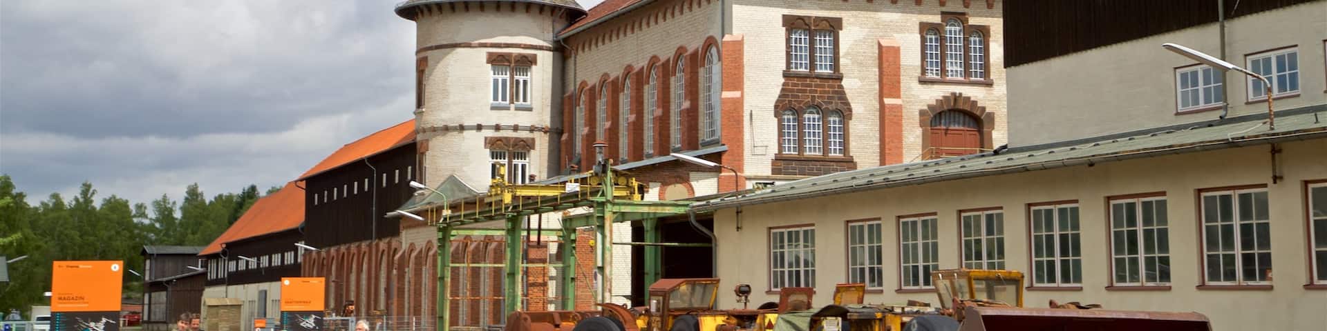 Rammelsberg Mine and Mining Museum que incluye elementos del patrimonio y escenas urbanas y también un pequeño grupo de personas