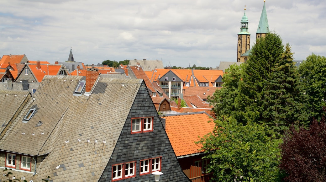 Palazzo Imperiale di Goslar che include città e vista del paesaggio