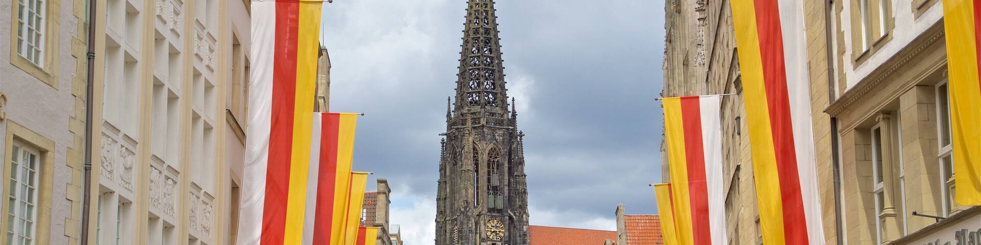 St. Lambert\'s Church featuring street scenes, heritage architecture and heritage elements