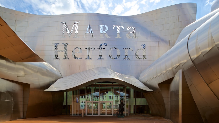 Museo Marta Herford que incluye señalización y arquitectura moderna
