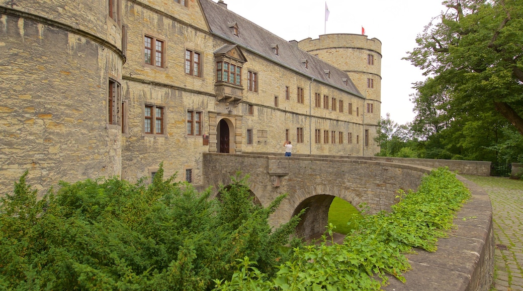Kreismuseum Wewelsburg que incluye un puente y arquitectura patrimonial