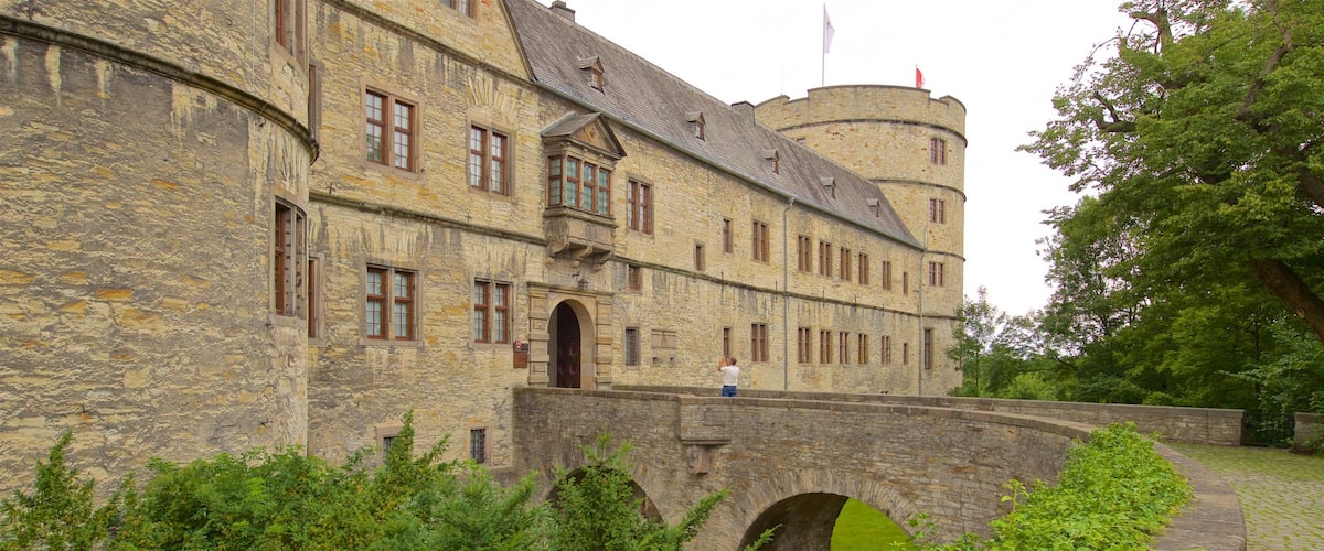 Kreismuseum Wewelsburg showing heritage architecture and a bridge