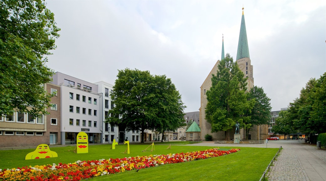 Nicolai Church which includes heritage architecture, a park and flowers