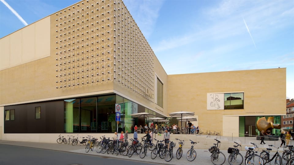 Westphalian State Museum for Art and Cultural History which includes modern architecture and outdoor eating as well as a small group of people
