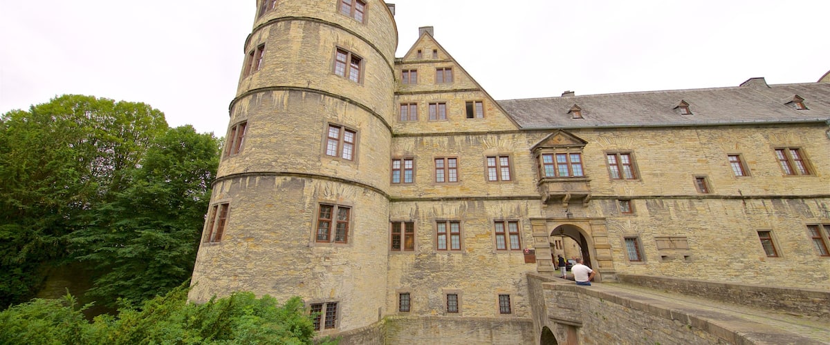 Kreismuseum Wewelsburg mettant en vedette pont, patrimoine architectural et chĂąteau