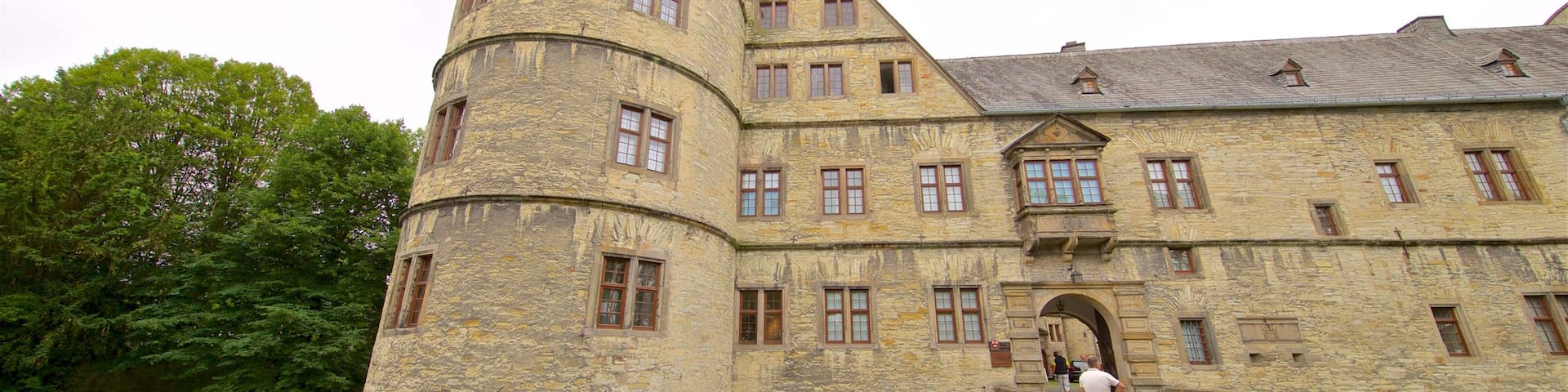 Kreismuseum Wewelsburg montrant chĂąteau, pont et patrimoine architectural