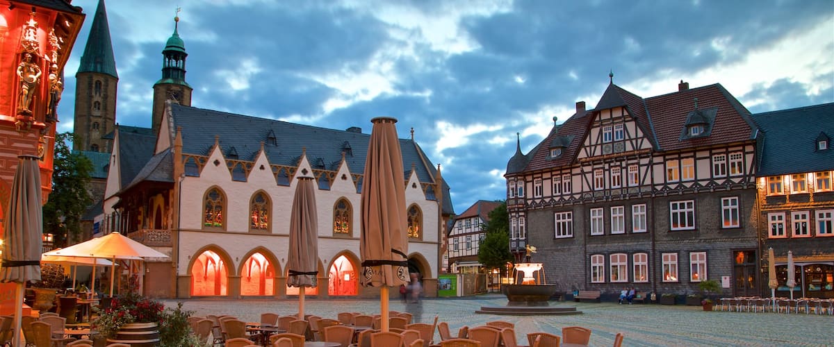 Goslar showing heritage elements, a fountain and a square or plaza