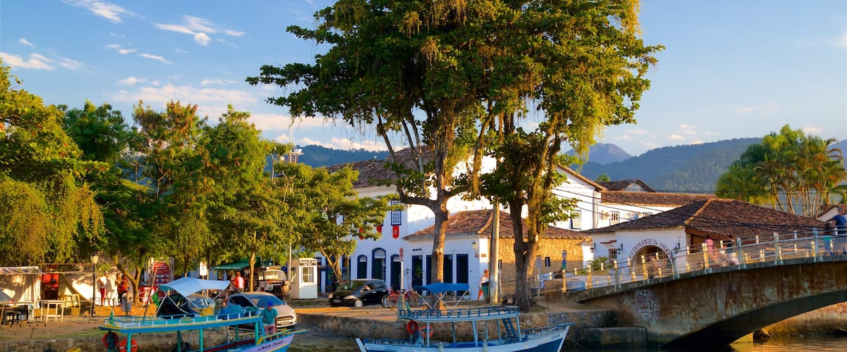 Paraty featuring a small town or village and a river or creek