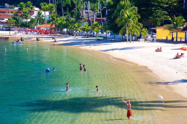 Angra dos Reis mettant en vedette baignade, plage et vues littorales