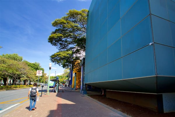 Tim UFMG Wissenszentrum sowie einzelner Mann