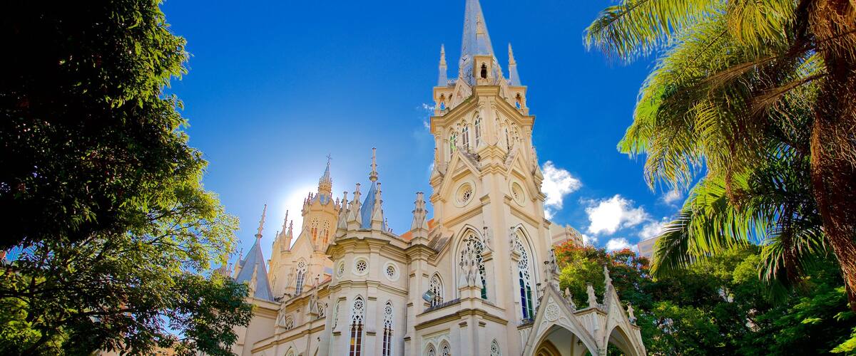 Catedral Nossa Senhora da Boa Viagem que inclui arquitetura de patrimônio e uma igreja ou catedral